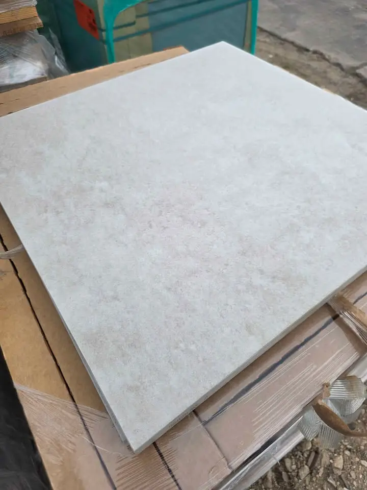 24 x 24 Limestone-Look Pavers, 2 cm Porcelain, photo 3