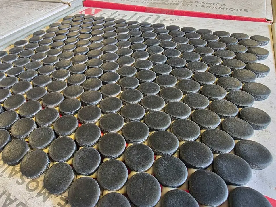 Daltile Matte Black Penny Round Mosaic, photo 2