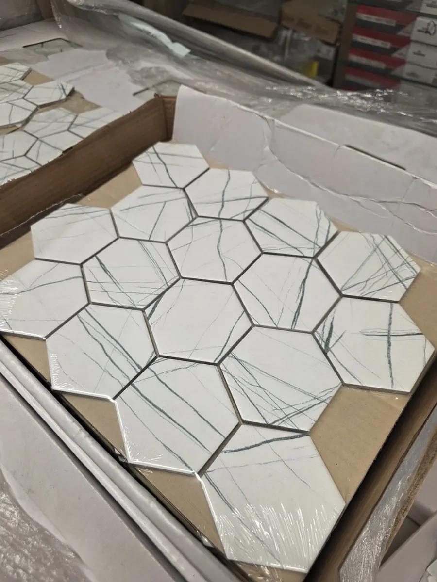Daltile Union View Lightning White 3-inch Hex