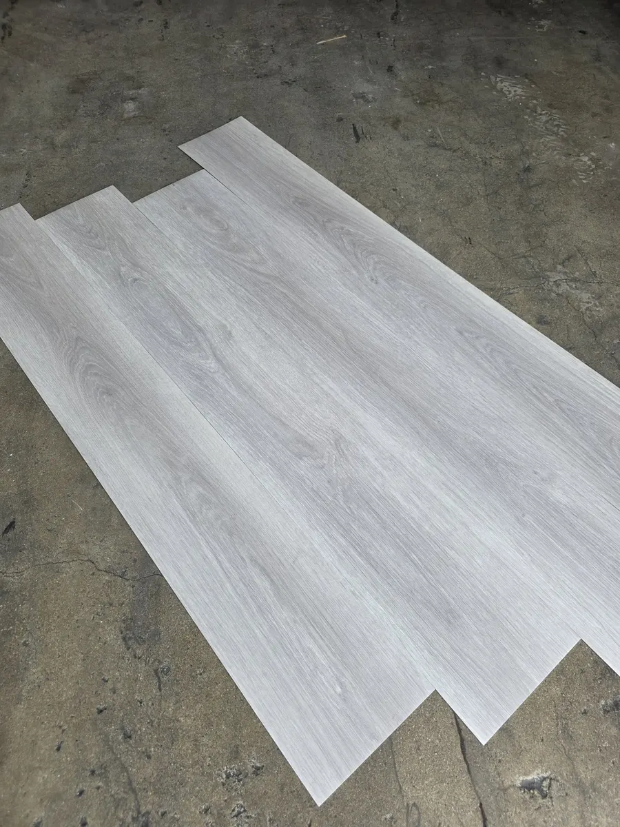 Selva Flooring LVP Stellar Gray 7.25 x 48 2mm 12mil